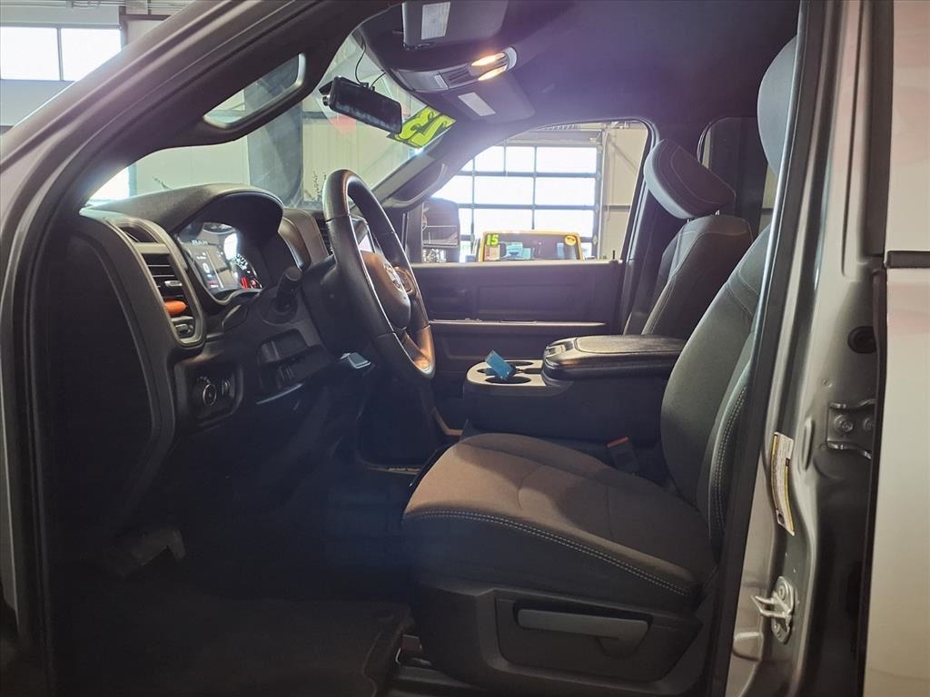 RAM 2500 Tradesman 4x4 Crew Cab 6'4" Box 2023