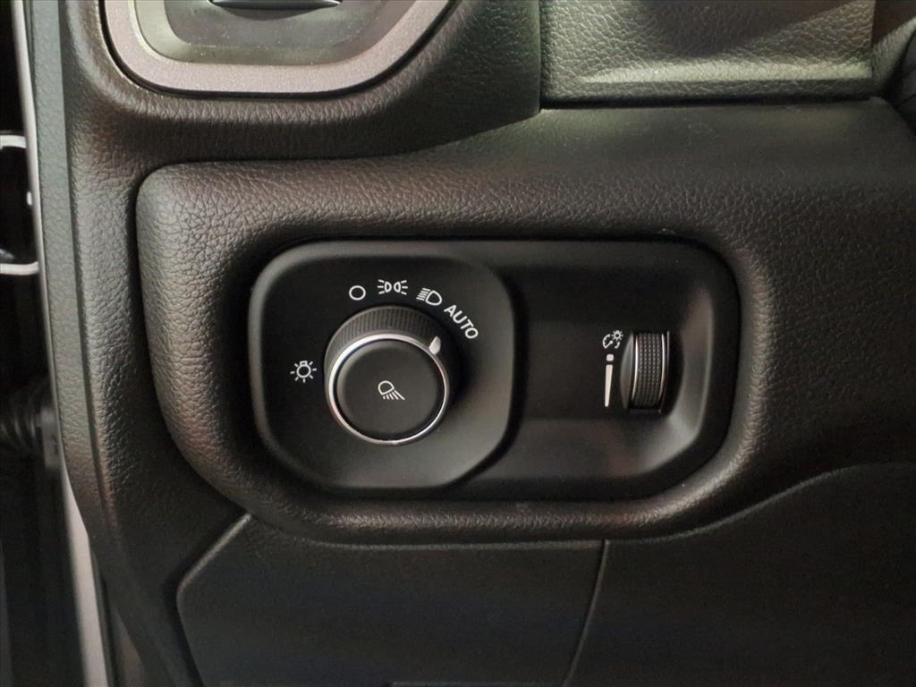 RAM 2500 Tradesman 4x4 Crew Cab 6'4" Box 2023