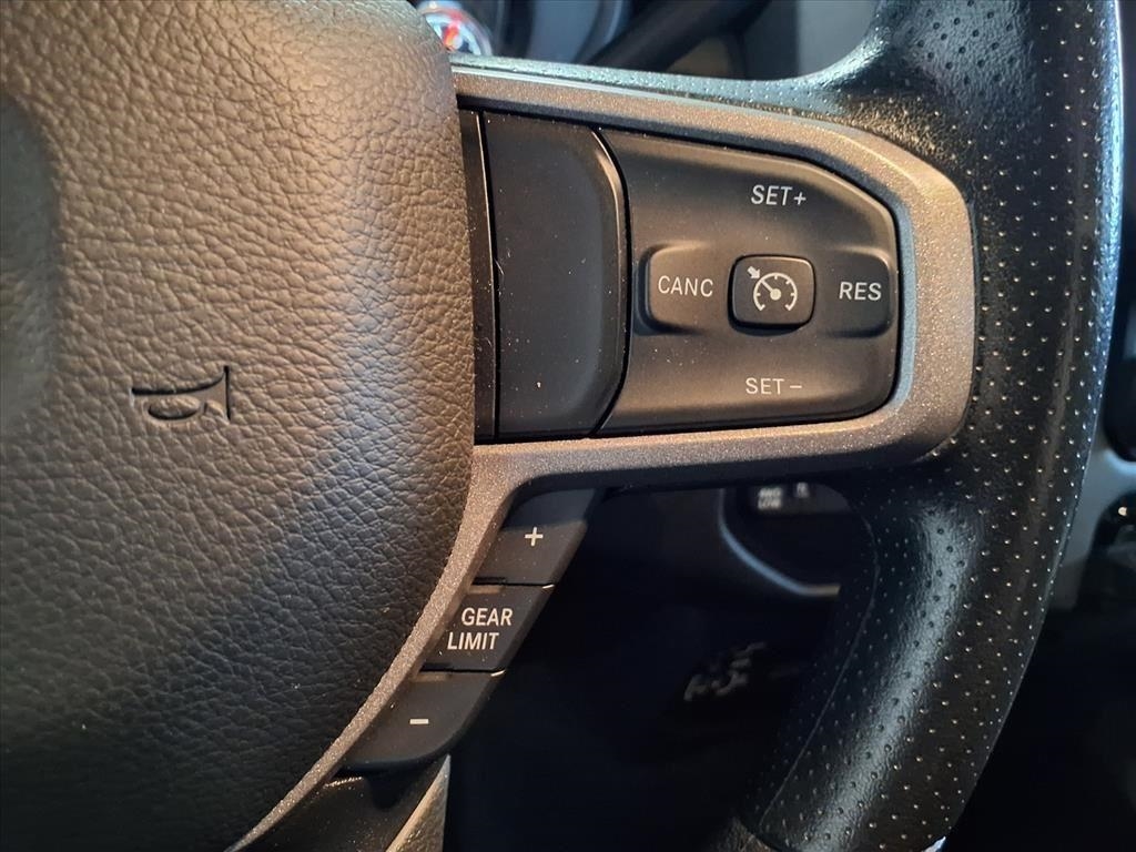 RAM 2500 Tradesman 4x4 Crew Cab 6'4" Box 2023