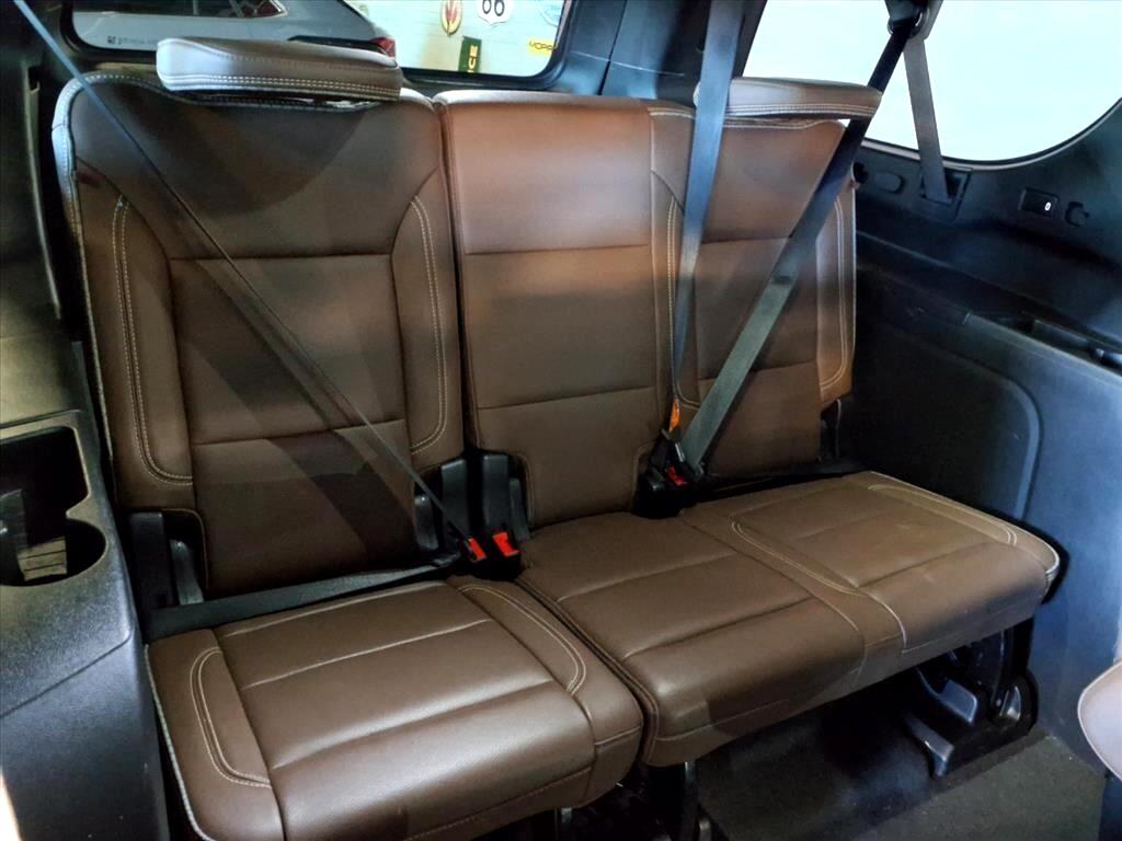 Chevrolet Suburban 4WD 4dr High Country 2022