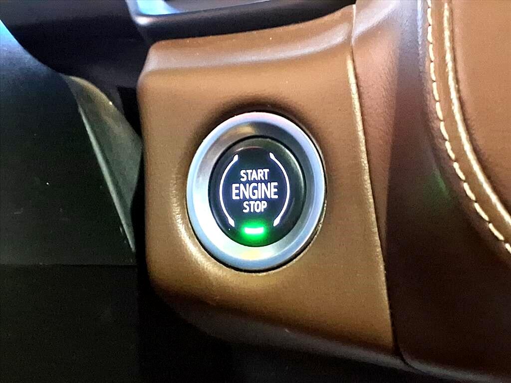 Chevrolet Suburban 4WD 4dr High Country 2022