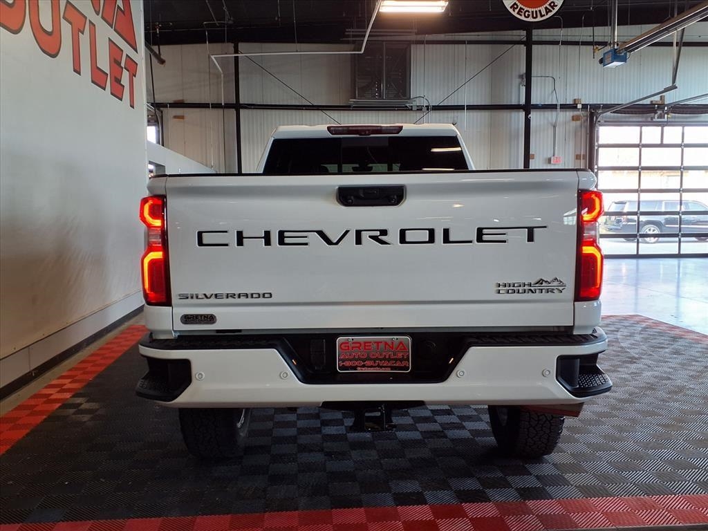 Chevrolet Silverado 3500HD 4WD Crew Cab 172" High Country 2021