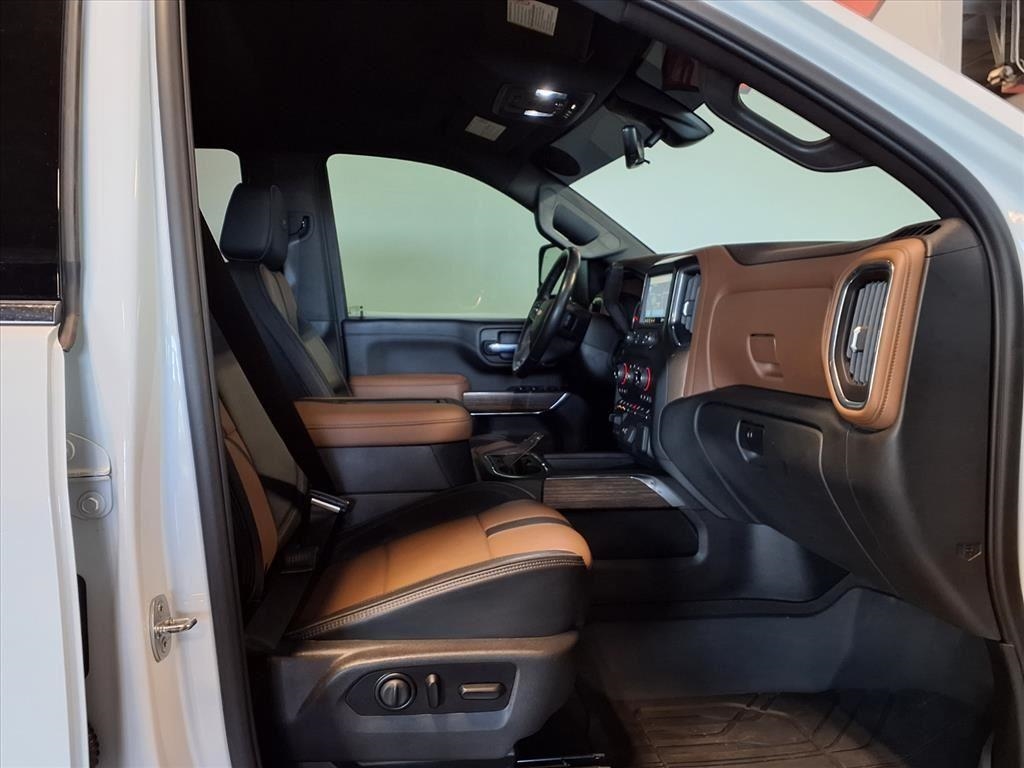 Chevrolet Silverado 3500HD 4WD Crew Cab 172" High Country 2021