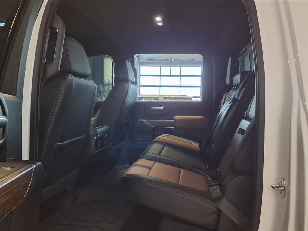 Chevrolet Silverado 3500HD 4WD Crew Cab 172" High Country 2021