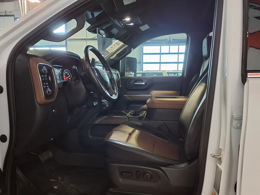 Chevrolet Silverado 3500HD 4WD Crew Cab 172" High Country 2021