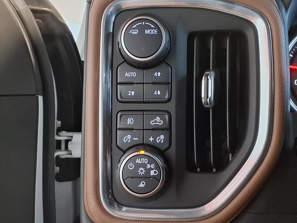 Chevrolet Silverado 3500HD 4WD Crew Cab 172" High Country 2021