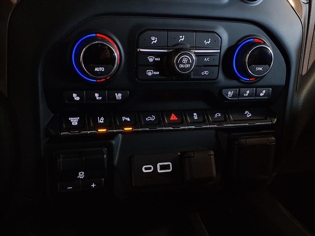 Chevrolet Silverado 3500HD 4WD Crew Cab 172" High Country 2021