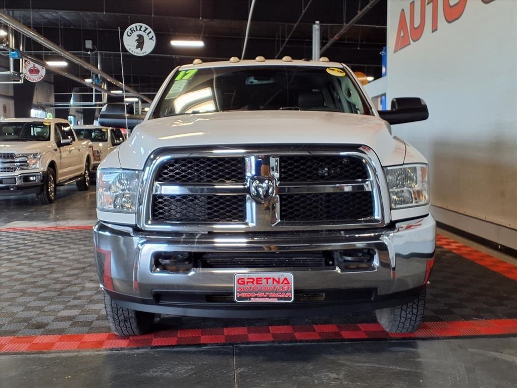 RAM 3500 Tradesman 4x4 Crew Cab 8' Box 2017