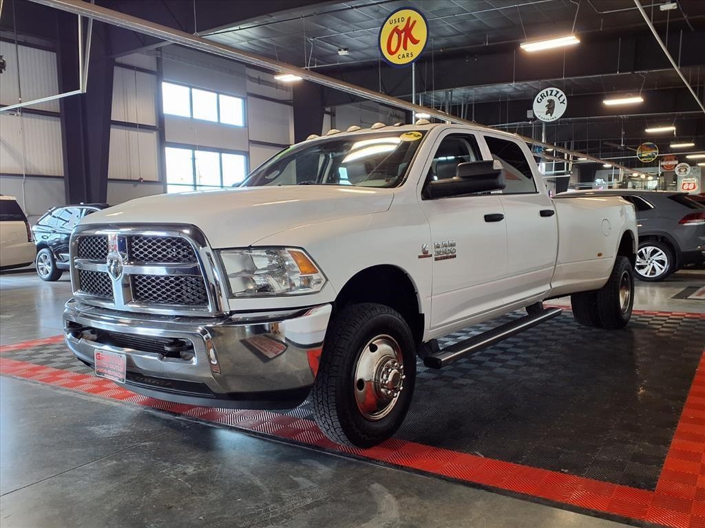 RAM 3500 Tradesman 4x4 Crew Cab 8' Box 2017
