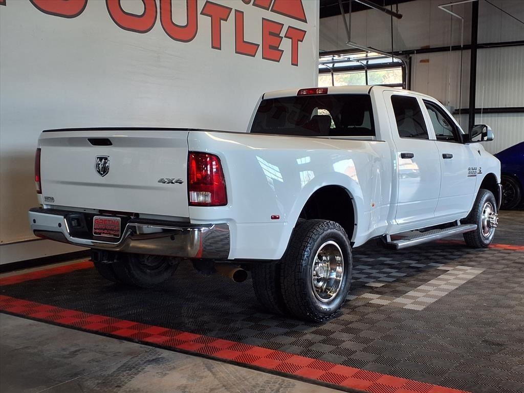 RAM 3500 Tradesman 4x4 Crew Cab 8' Box 2017