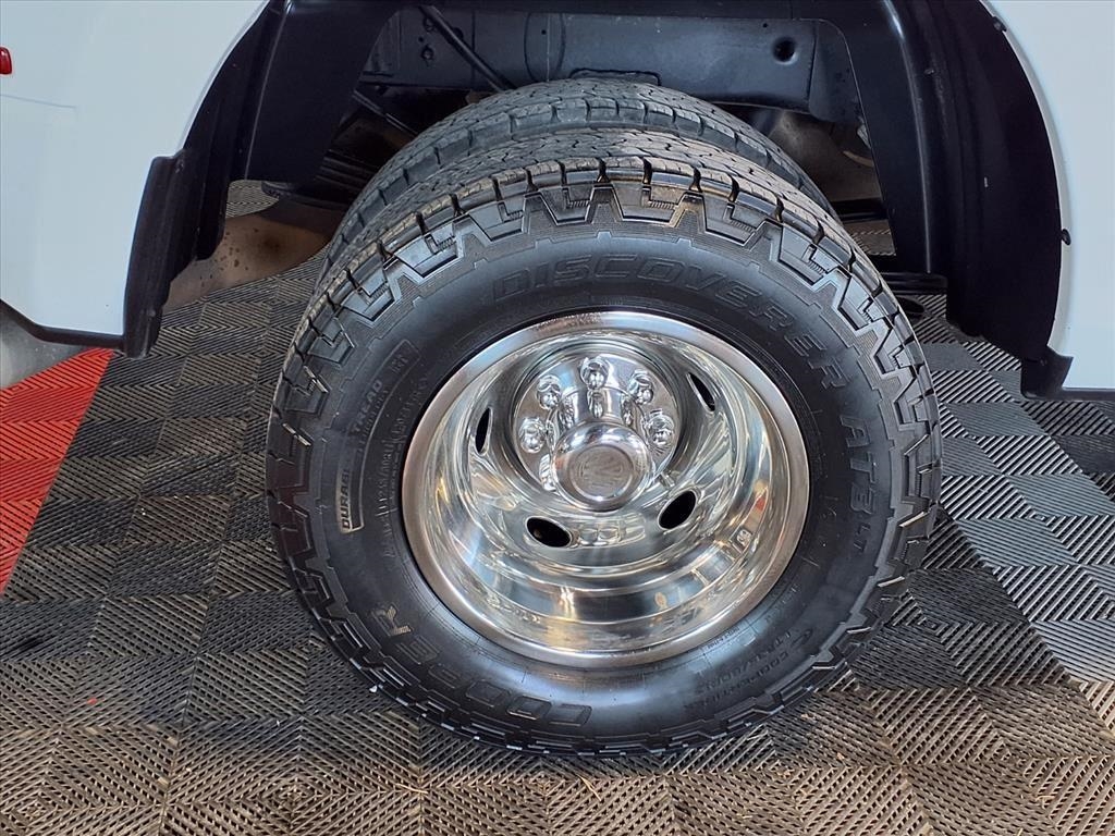 RAM 3500 Tradesman 4x4 Crew Cab 8' Box 2017