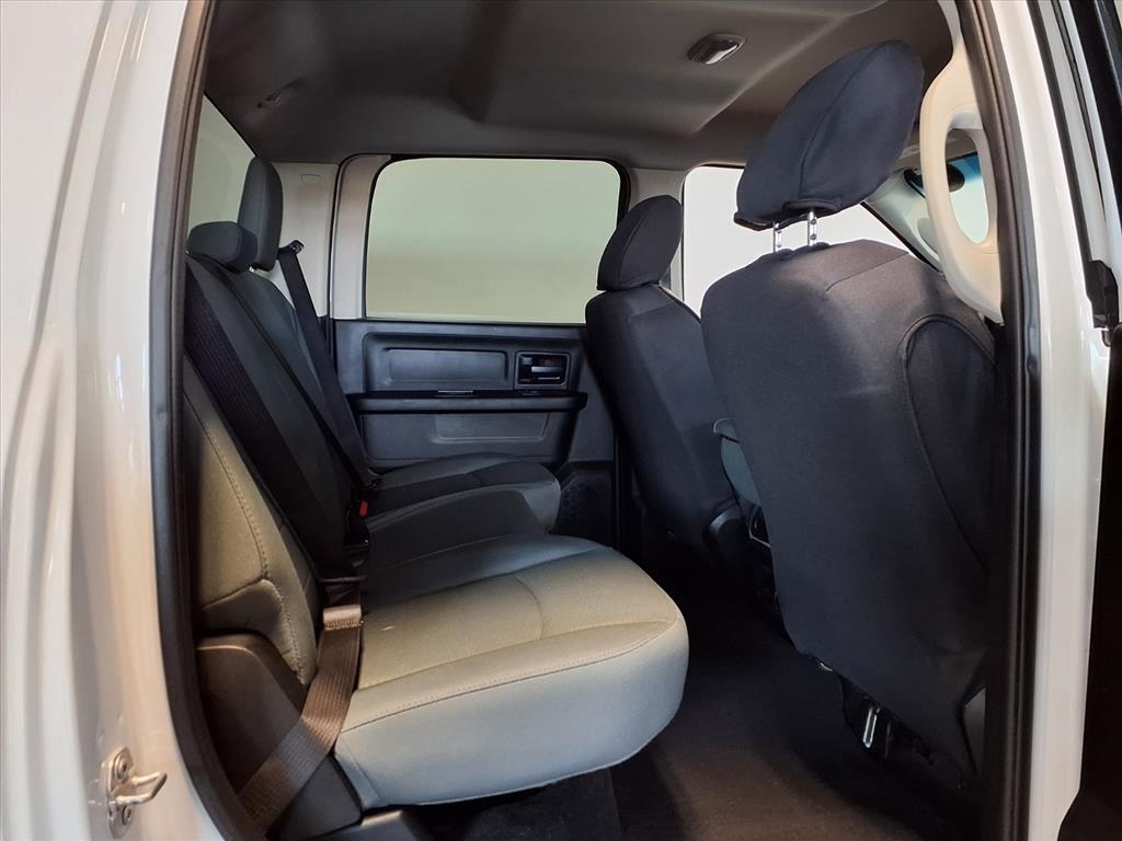 RAM 3500 Tradesman 4x4 Crew Cab 8' Box 2017