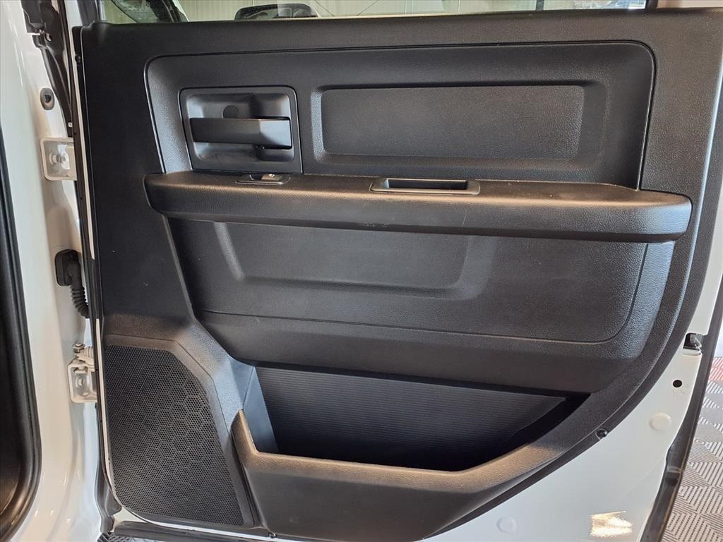 RAM 3500 Tradesman 4x4 Crew Cab 8' Box 2017