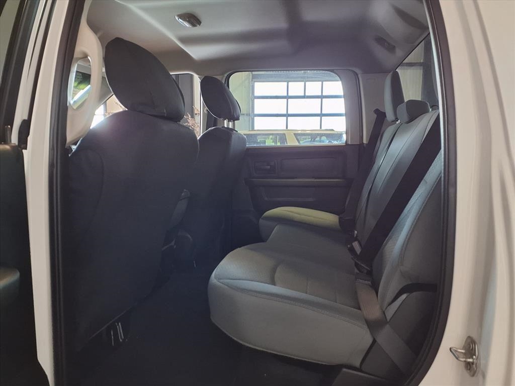 RAM 3500 Tradesman 4x4 Crew Cab 8' Box 2017