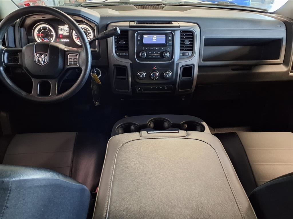 RAM 3500 Tradesman 4x4 Crew Cab 8' Box 2017