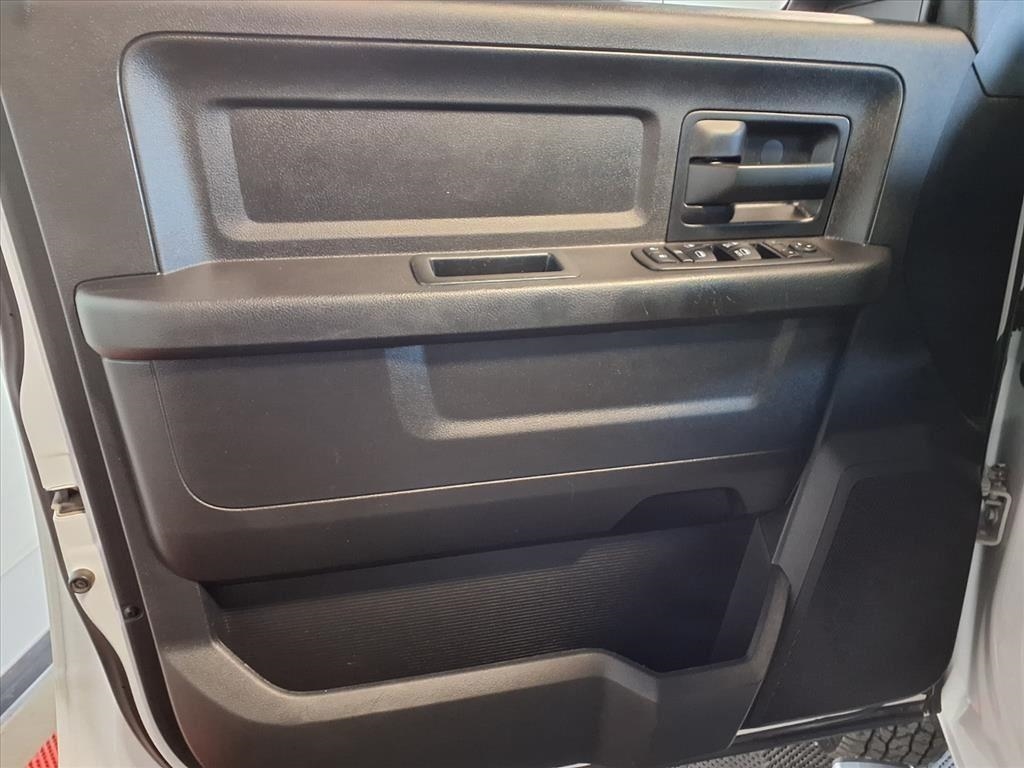 RAM 3500 Tradesman 4x4 Crew Cab 8' Box 2017