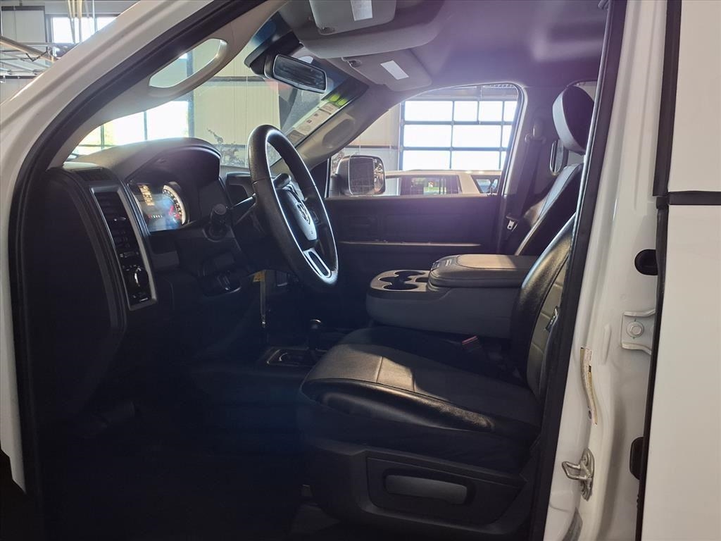 RAM 3500 Tradesman 4x4 Crew Cab 8' Box 2017