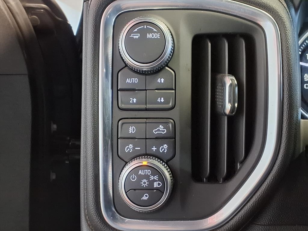 GMC Sierra 1500 4WD Crew Cab 147" AT4 2021