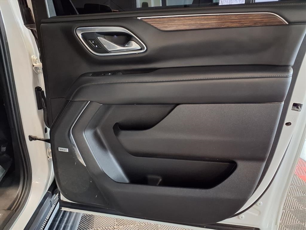 Chevrolet Suburban 4WD 4dr High Country 2021