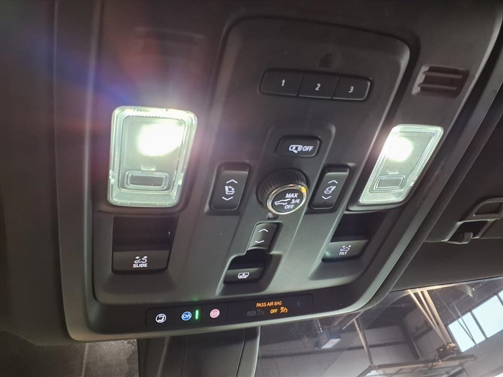 Chevrolet Suburban 4WD 4dr High Country 2021