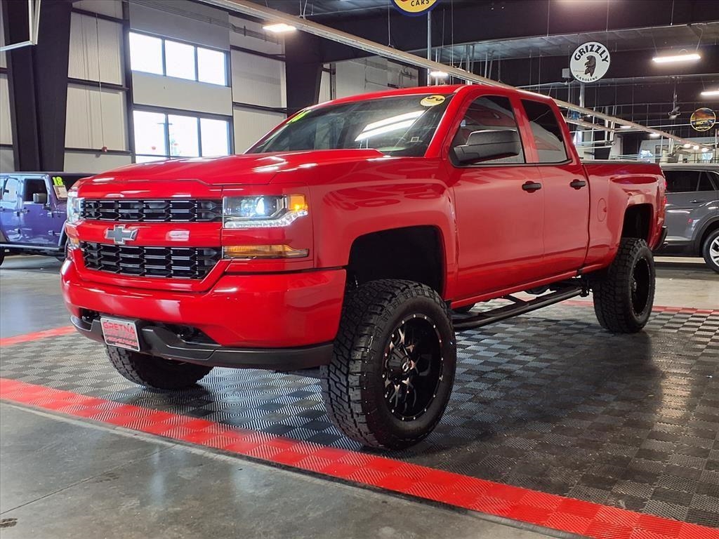 2016 Chevrolet Silverado 1500 Custom photo 3