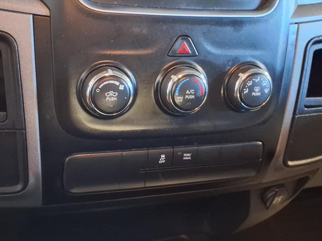 RAM 2500 4WD Crew Cab 149" Tradesman 2016