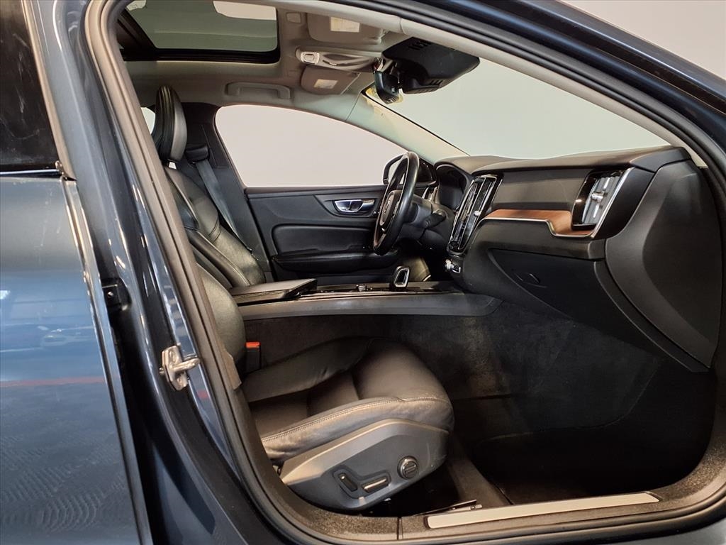 Volvo S60 B5 AWD Black Edition Momentum 2022