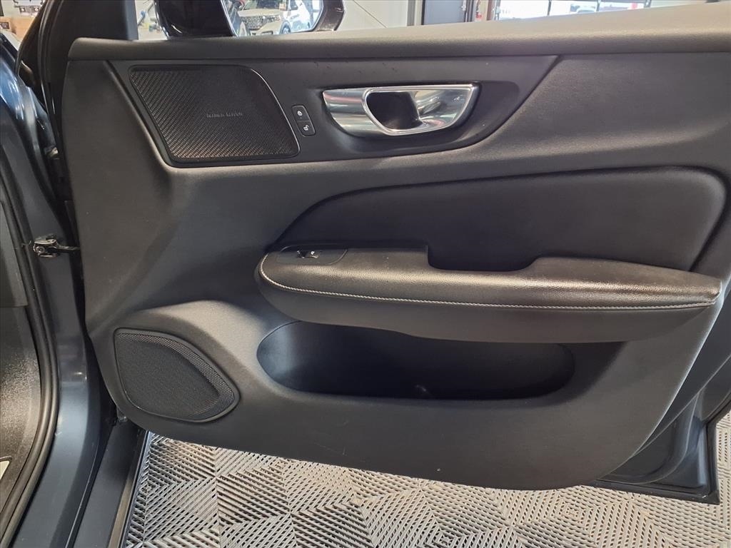 Volvo S60 B5 AWD Black Edition Momentum 2022