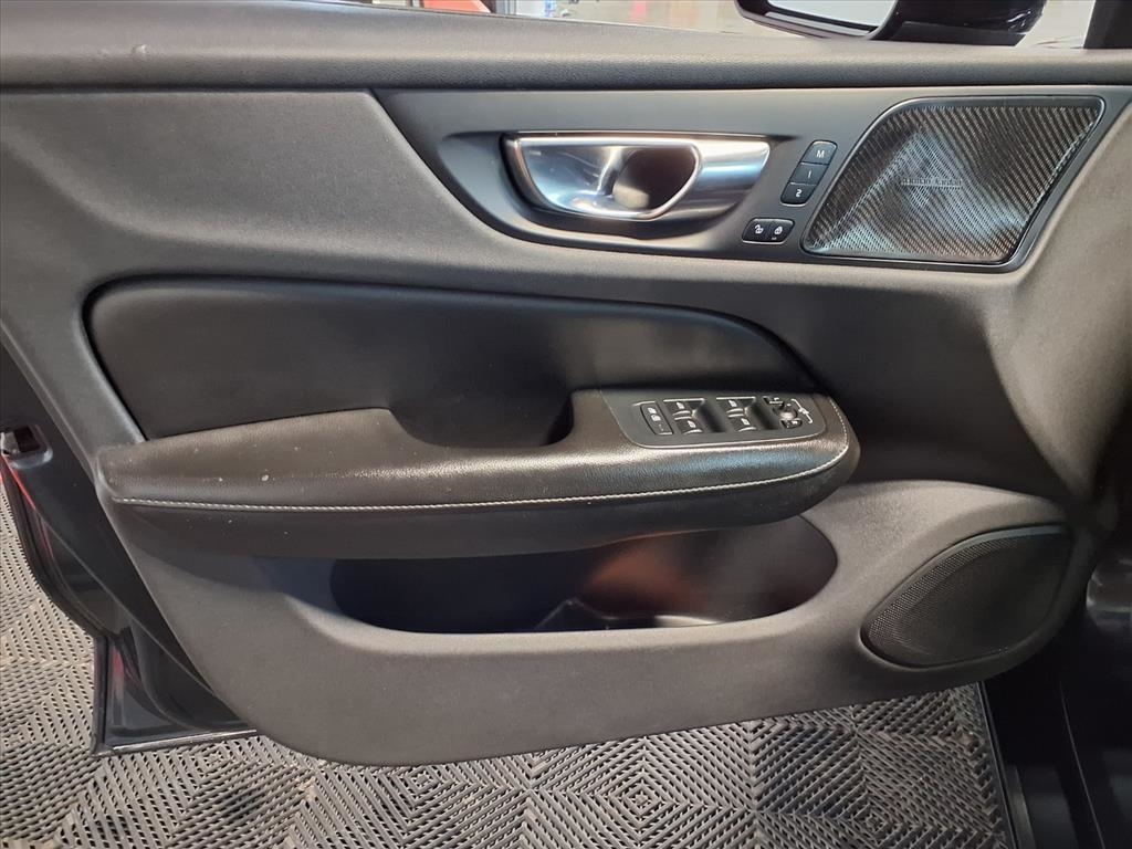 Volvo S60 B5 AWD Black Edition Momentum 2022