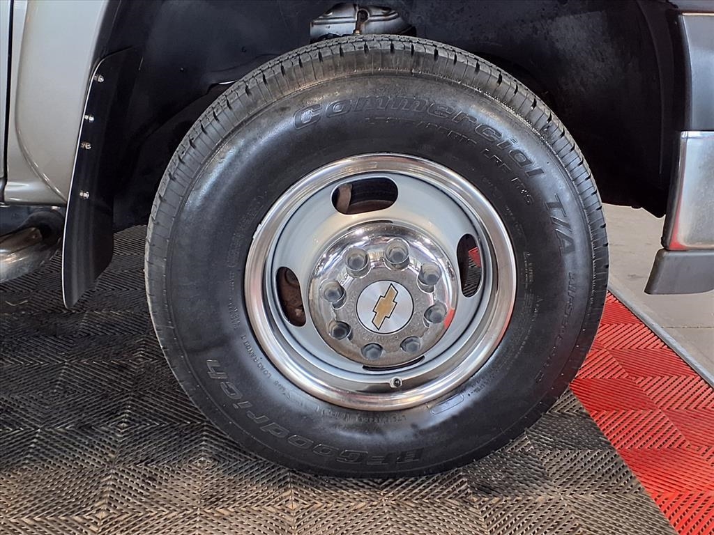 Chevrolet Silverado 3500 Reg Cab 133" WB 4WD DRW LS 2002