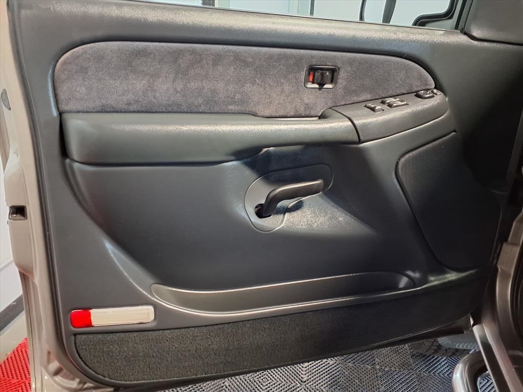 Chevrolet Silverado 3500 Reg Cab 133" WB 4WD DRW LS 2002