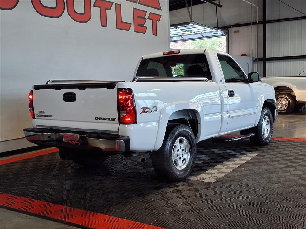 Chevrolet Silverado 1500 Reg Cab 119.0" WB 4WD LS 2003