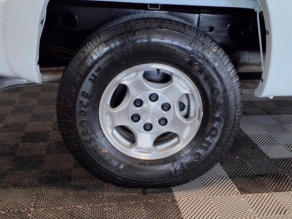 Chevrolet Silverado 1500 Reg Cab 119.0" WB 4WD LS 2003