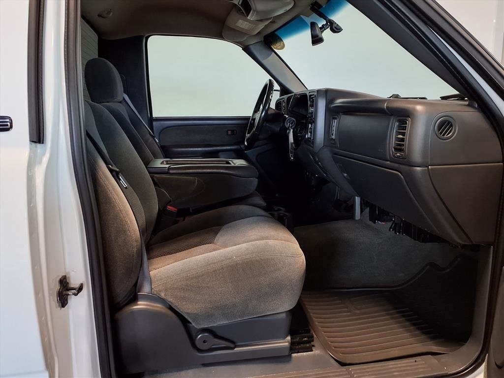 Chevrolet Silverado 1500 Reg Cab 119.0" WB 4WD LS 2003