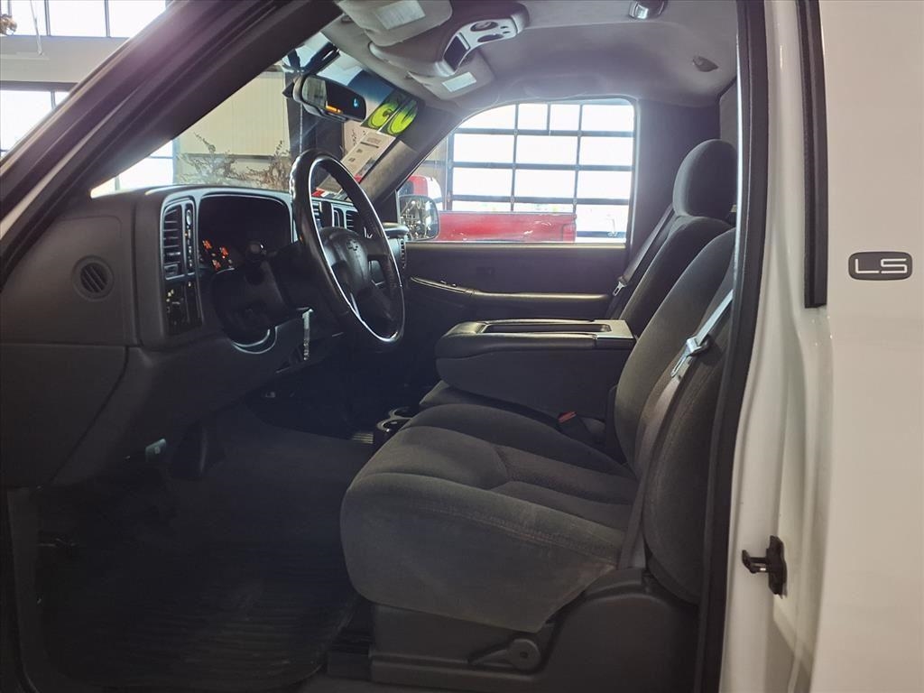 Chevrolet Silverado 1500 Reg Cab 119.0" WB 4WD LS 2003