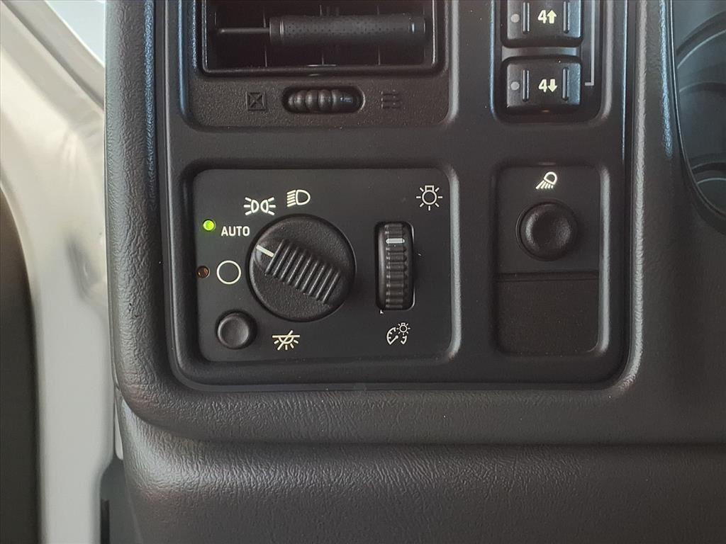 Chevrolet Silverado 1500 Reg Cab 119.0" WB 4WD LS 2003