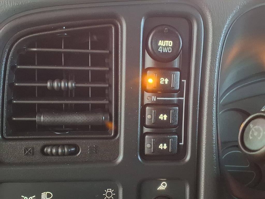 Chevrolet Silverado 1500 Reg Cab 119.0" WB 4WD LS 2003