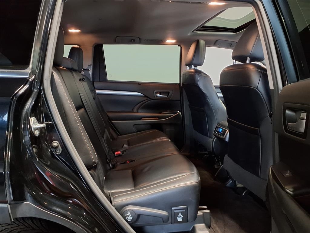 Toyota Highlander AWD 4dr V6 XLE (Natl) 2015