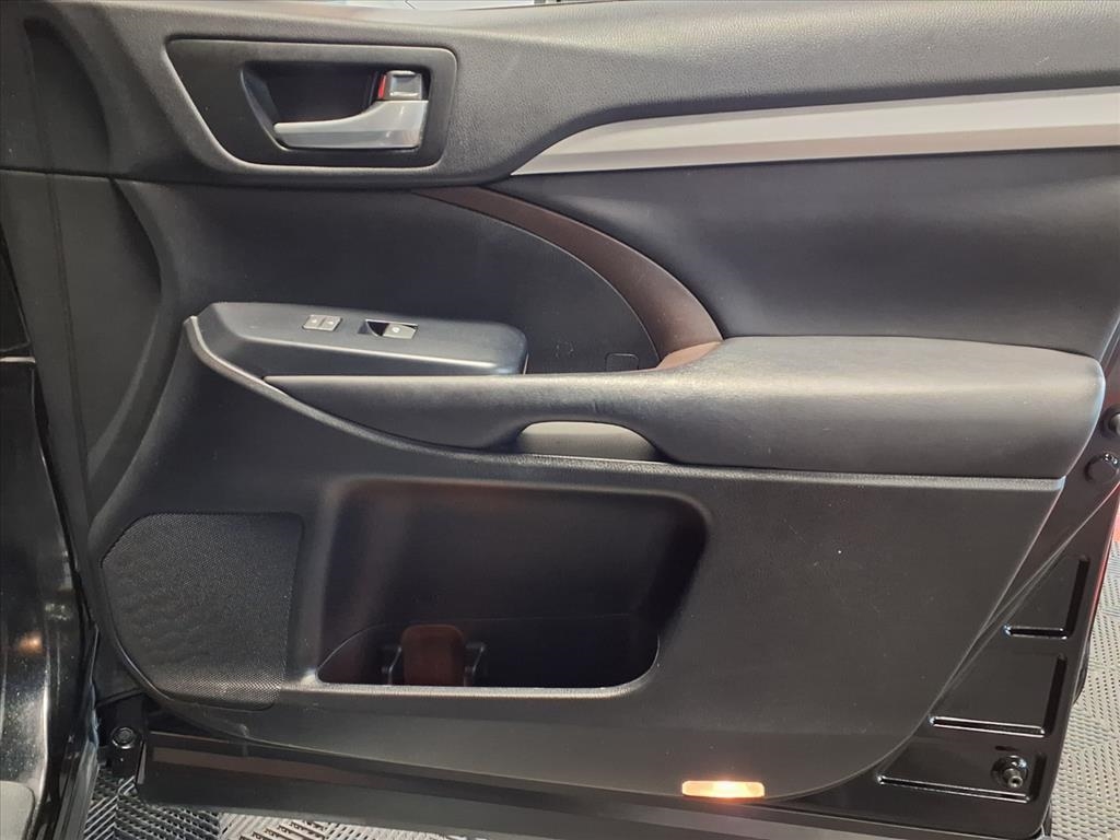 Toyota Highlander AWD 4dr V6 XLE (Natl) 2015