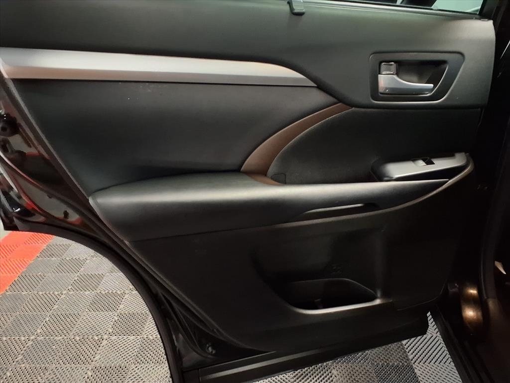 Toyota Highlander AWD 4dr V6 XLE (Natl) 2015