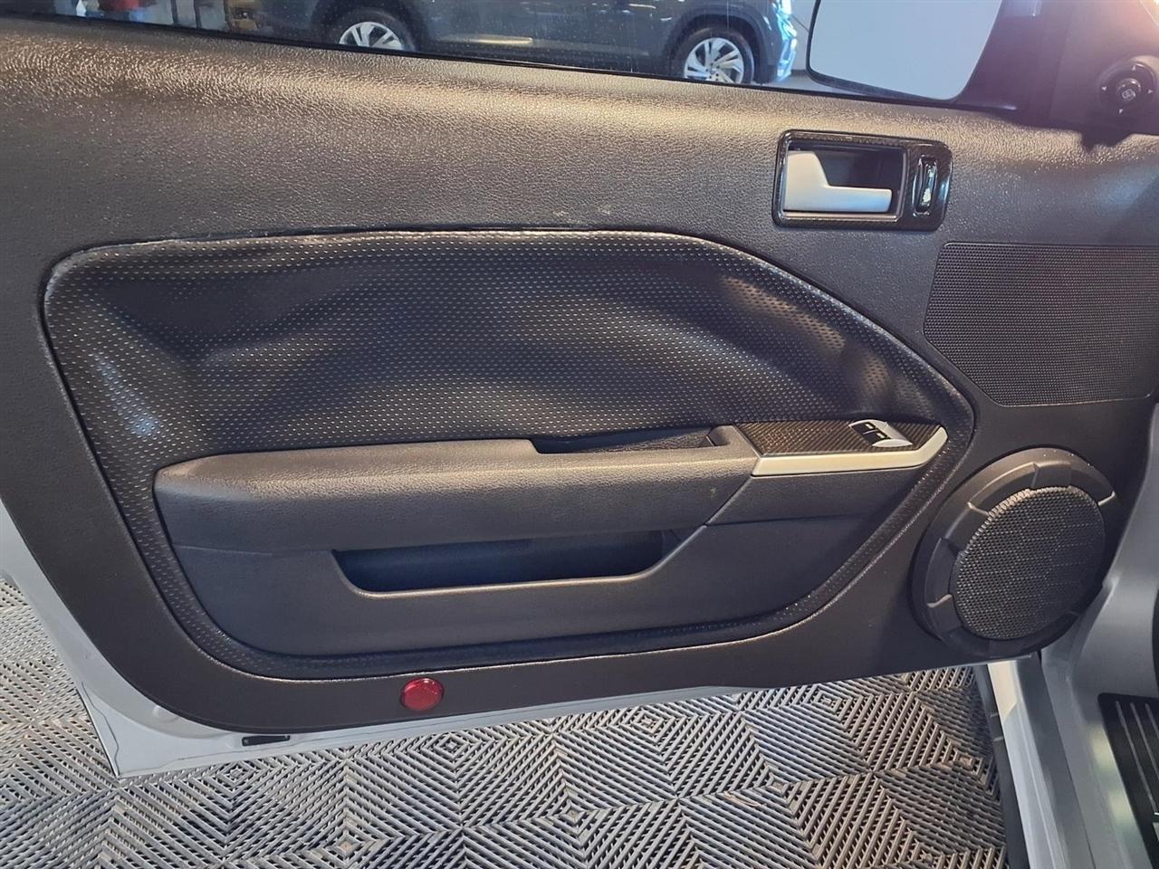 Ford Mustang 2dr Cpe GT Deluxe 2005