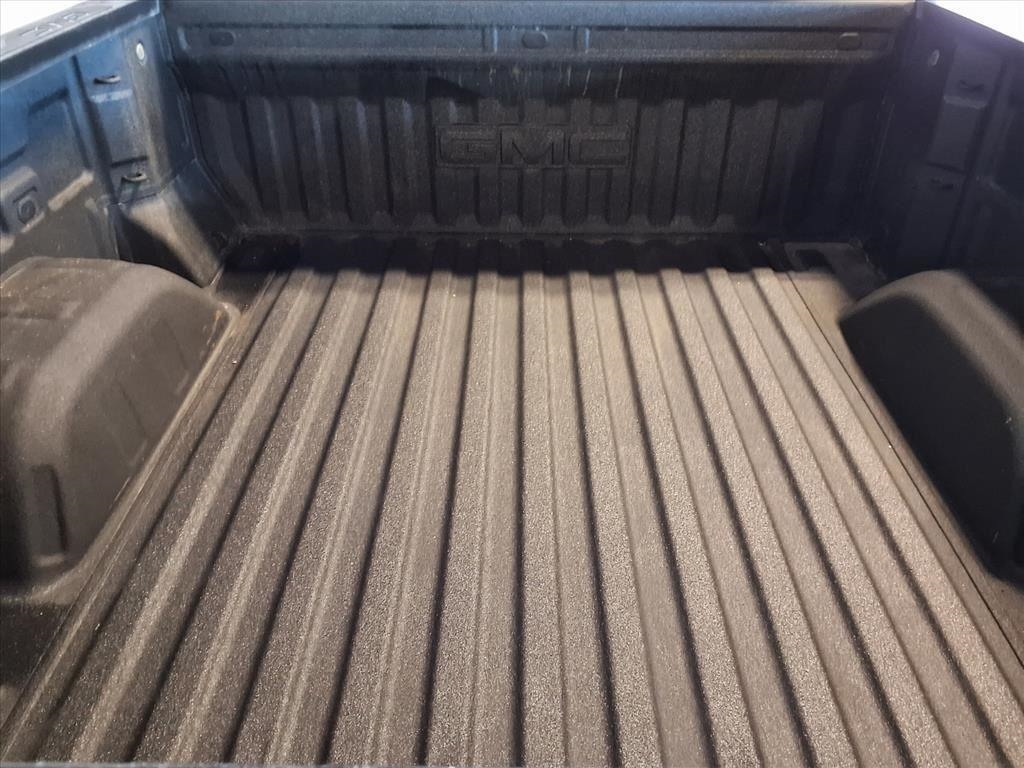 GMC Sierra 1500 4WD Crew Cab 147" SLT 2022