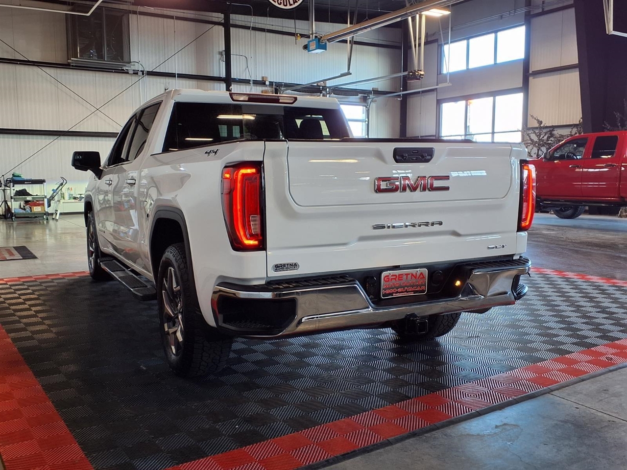 GMC Sierra 1500 4WD Crew Cab 147" SLT 2022