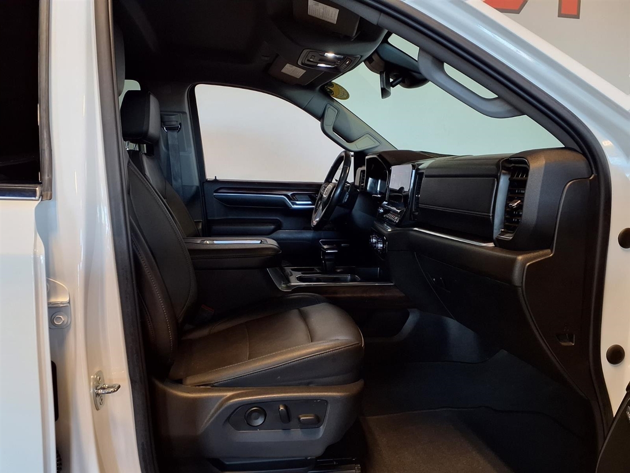 GMC Sierra 1500 4WD Crew Cab 147" SLT 2022