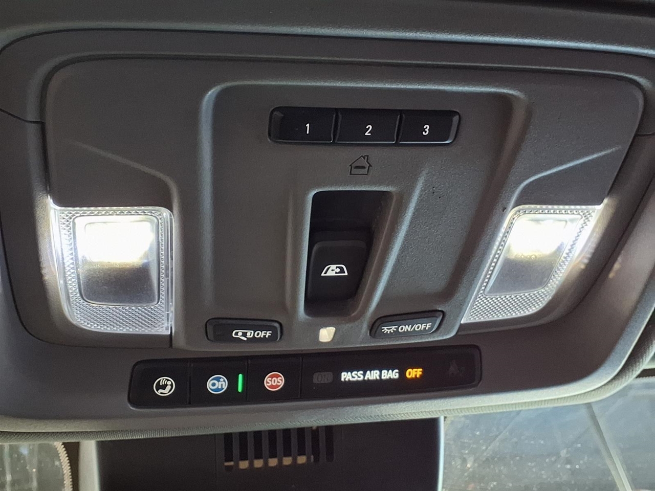 GMC Sierra 1500 4WD Crew Cab 147" SLT 2022