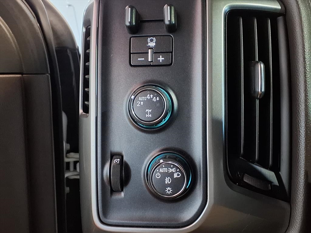 Chevrolet Silverado 1500 4WD Crew Cab 143.5" LTZ w/1LZ 2018