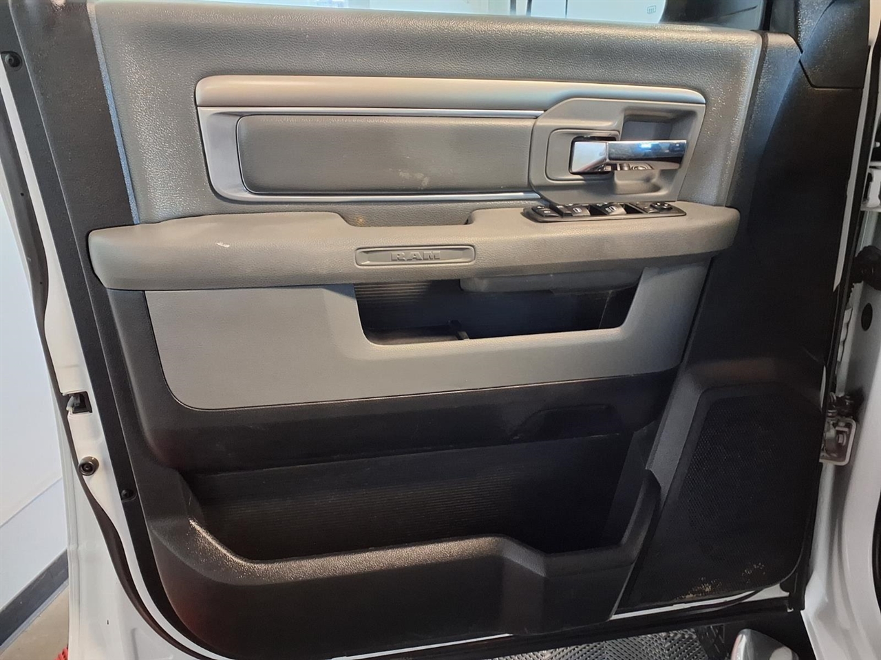 RAM 2500 SLT 4x4 Crew Cab 6'4" Box 2018