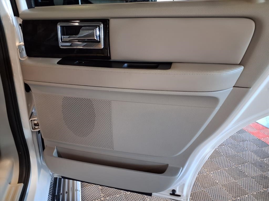 Lincoln Navigator 2WD 4dr Select 2016