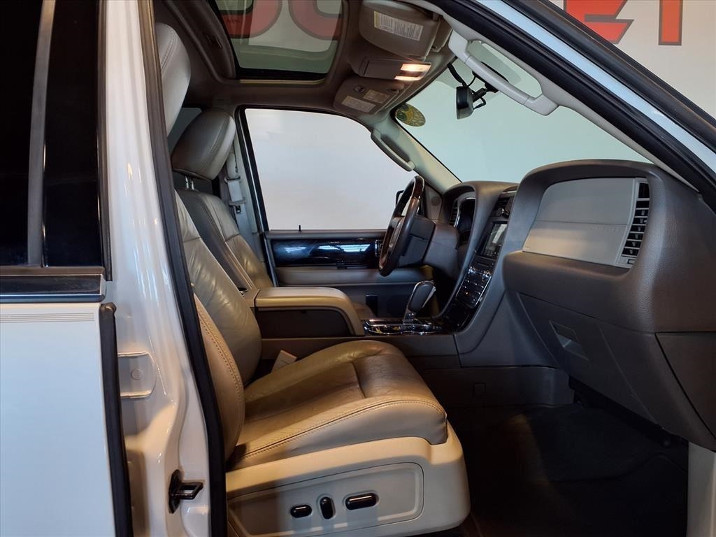 Lincoln Navigator 2WD 4dr Select 2016