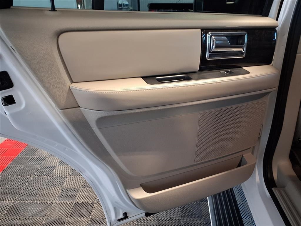 Lincoln Navigator 2WD 4dr Select 2016